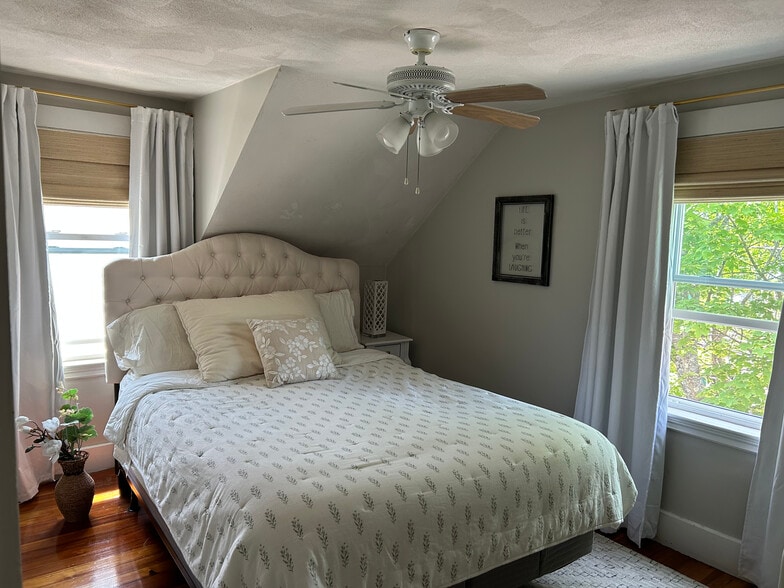 Building Photo - 50 Russell St