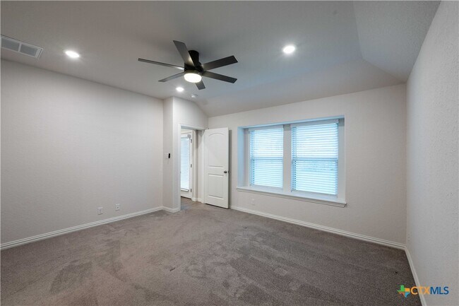Building Photo - 2089 Egret Ave