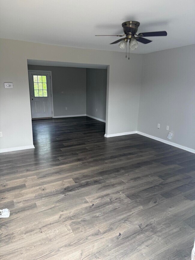 Building Photo - 804 Melanie Ln