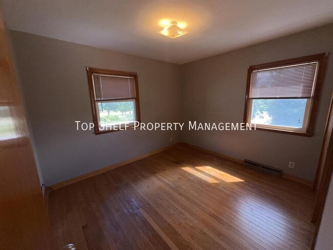 Building Photo - 421 S 8th Ave E