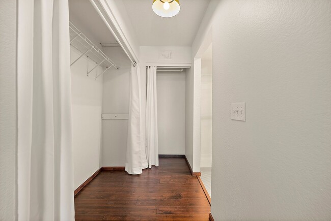 Building Photo - Top-Floor Condo with Panoramic Lake Easter Views, Vaulted Ceilings & Modern Updates!