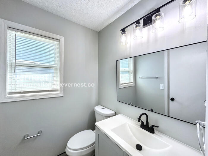 Building Photo - 5014 Shubert Cove