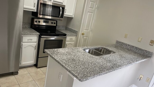 Building Photo - 7042 Brady Hill Dr