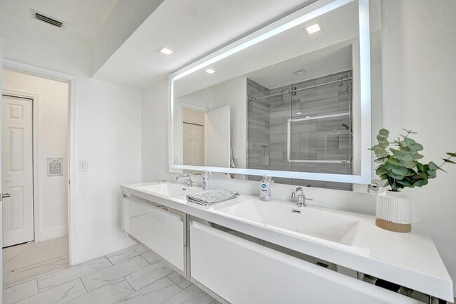 Building Photo - 3630 N 55th Ave