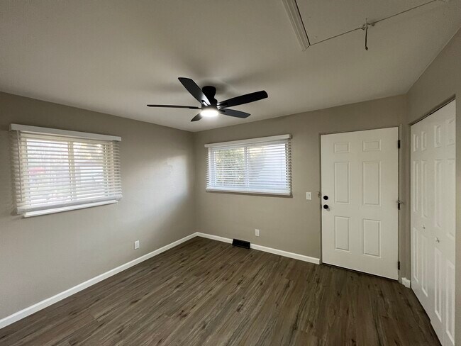 Building Photo - 3317 Bampton Ave