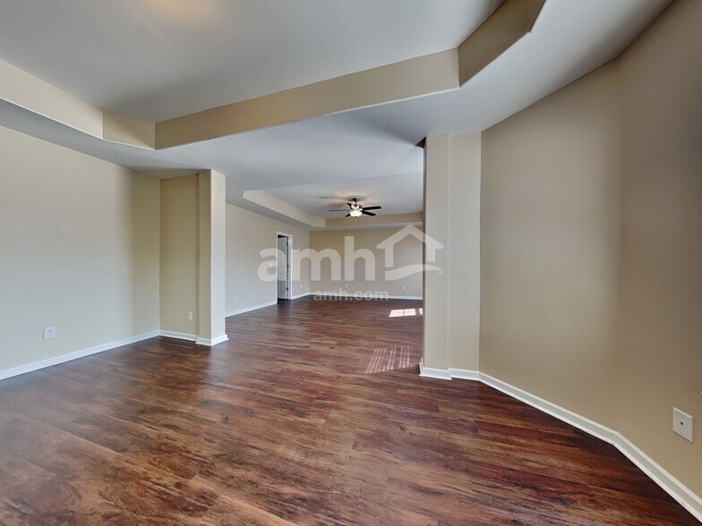 Building Photo - 1 Amber Dr