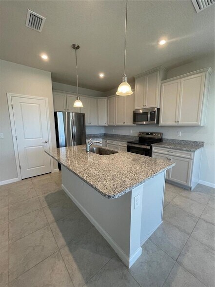 Building Photo - 6800 Pebblebrooke Wy