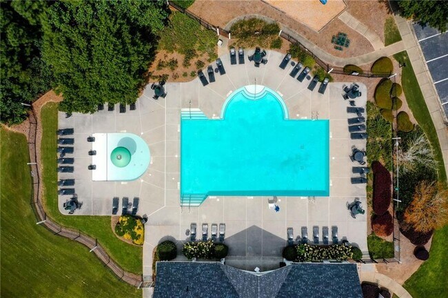 Building Photo - 421 Retreat Ln