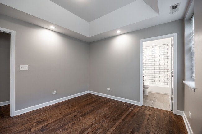 Building Photo - 4008 S Calumet Ave