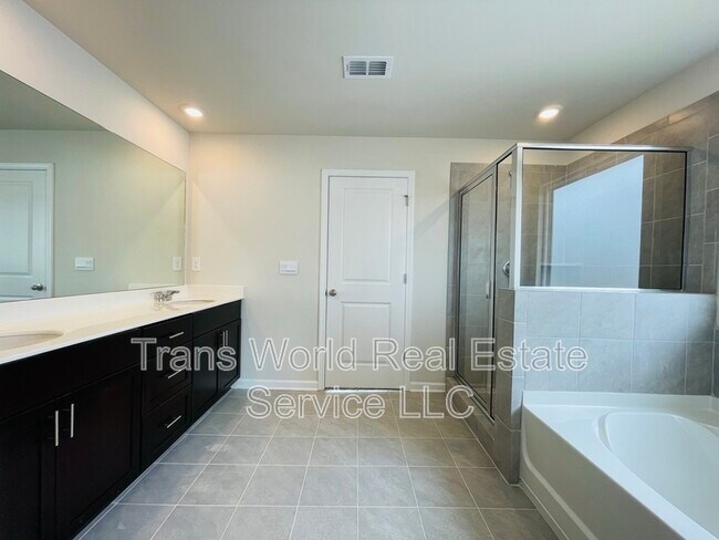 Building Photo - 5950 Green Ash Ct