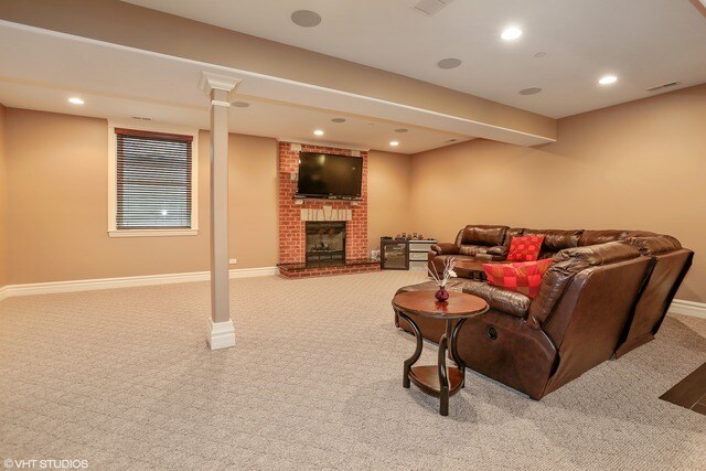 Building Photo - 2323 Douglas Ave