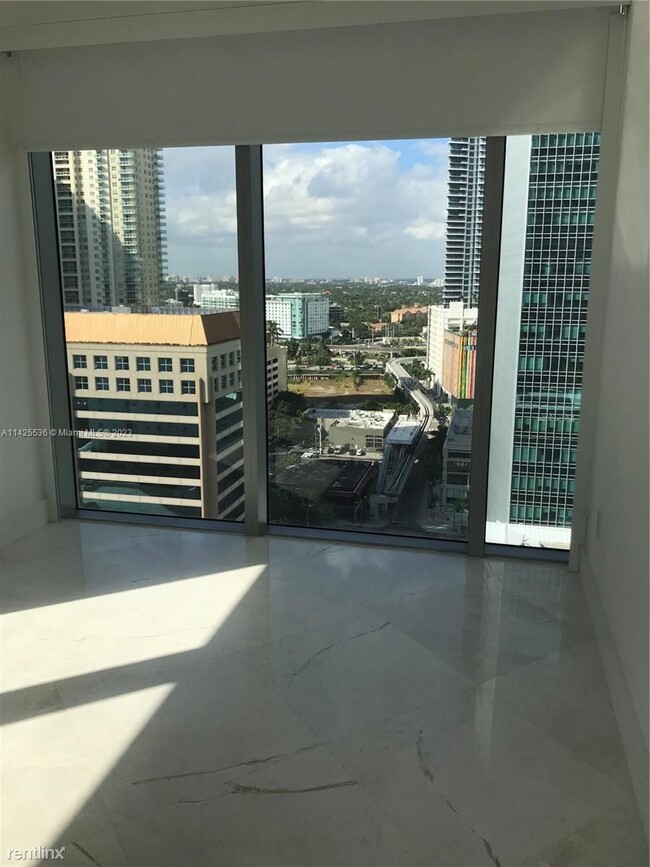 Building Photo - 2 br, 2 bath Condo - 1300 Brickell Bay Dr