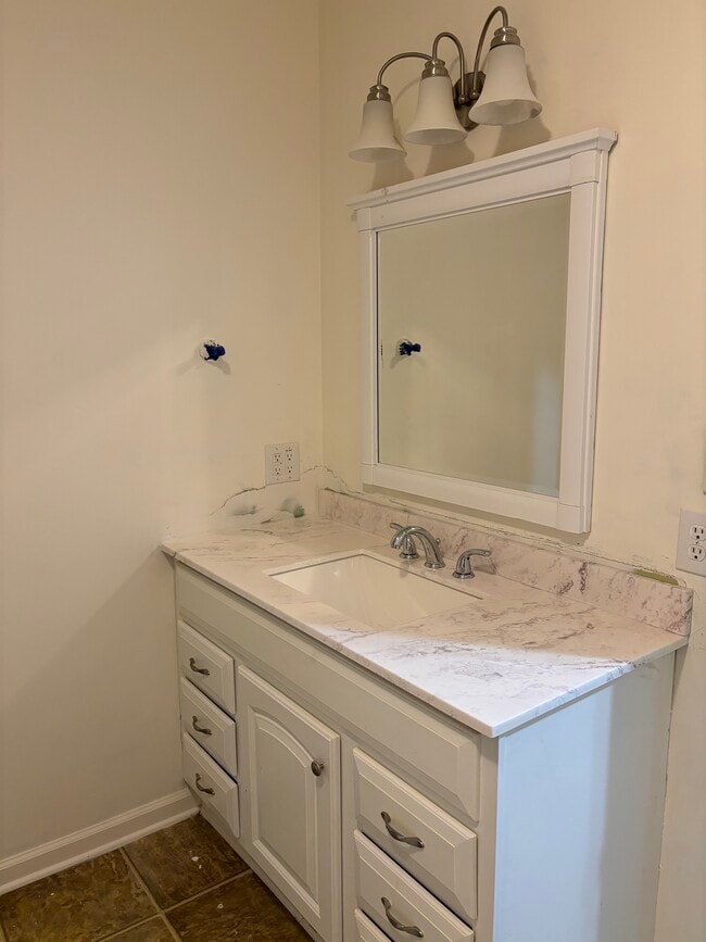 Building Photo - 1008 Kabrich St