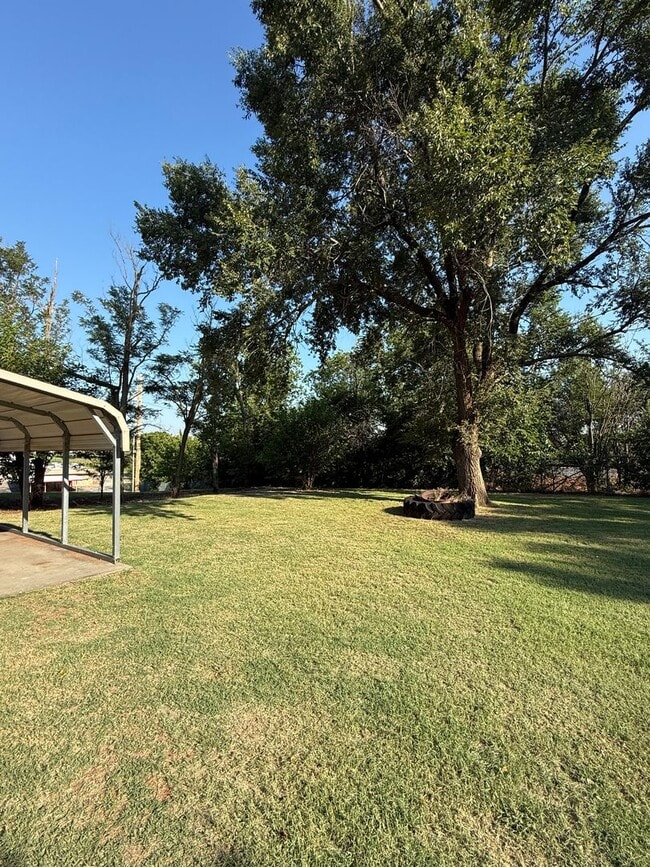 Building Photo - Beautiful Home with Quiet Location