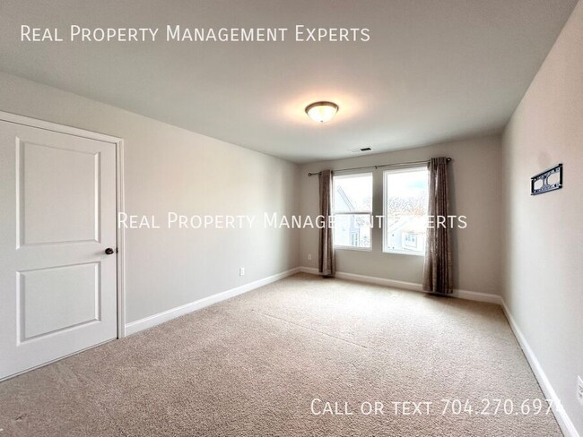 Building Photo - 2113 Statesville Ave