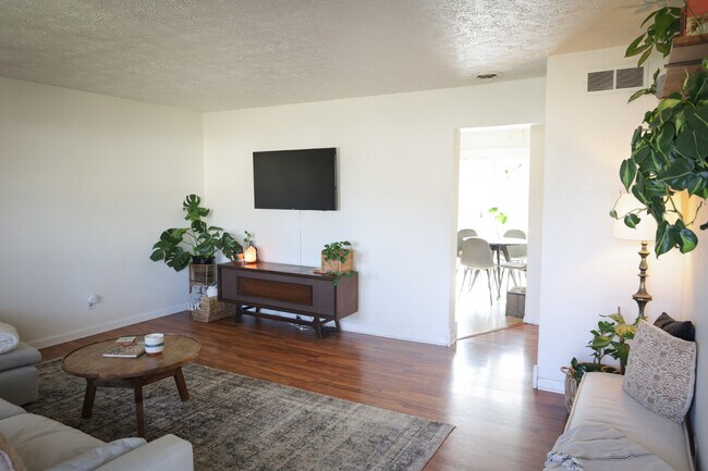 Building Photo - 1523 N Hershey Rd