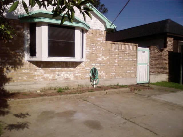 Building Photo - 13835 Northlake Dr