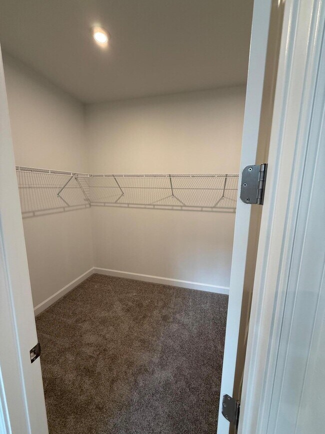 Building Photo - 9555 SW Indra Wy