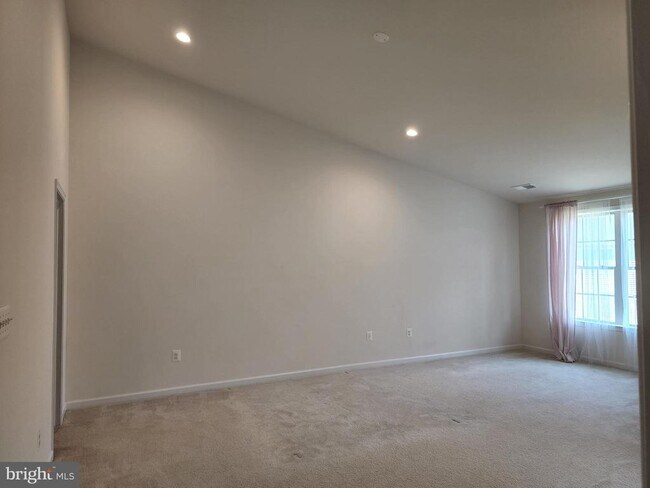 Building Photo - 25020 Cambridge Hl Ter