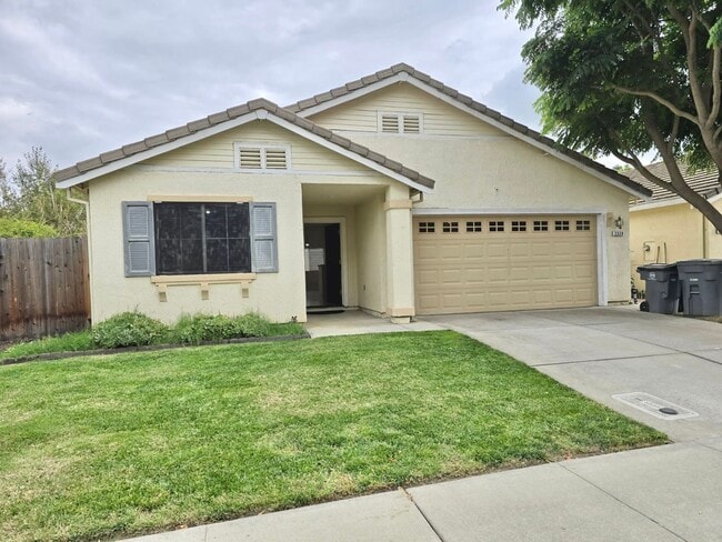 Building Photo - A Bright and Welcoming Home in East Davis