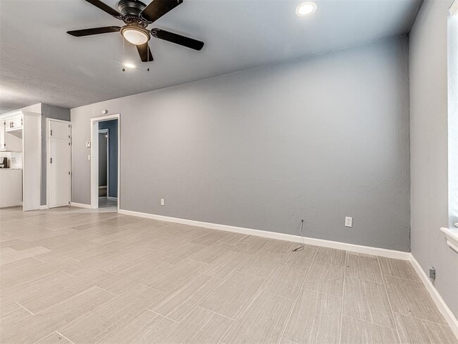 Building Photo - 14008 Gateway Dr