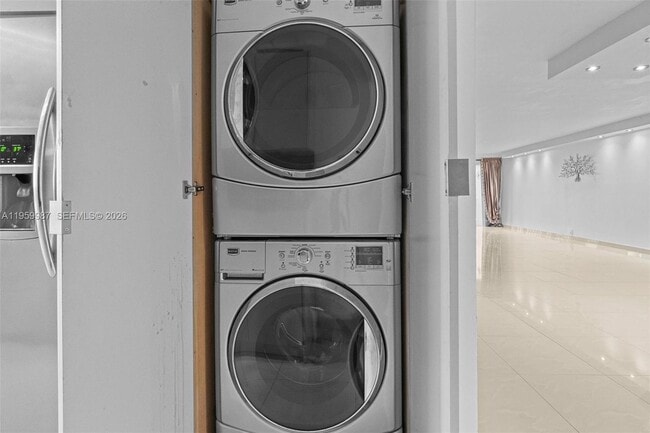 Building Photo - 1750 NE 191st St