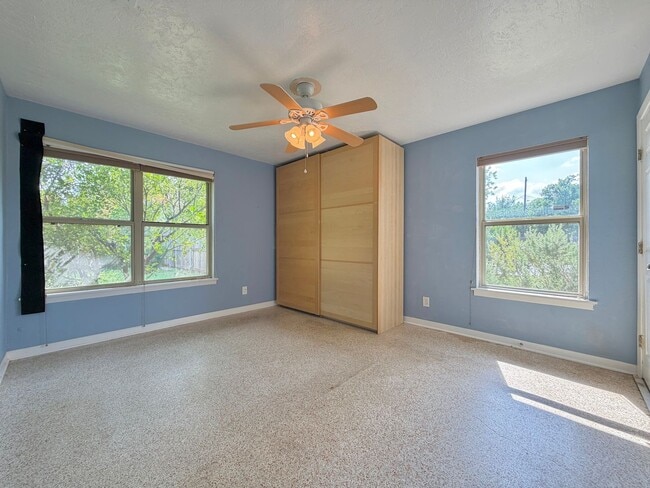 Building Photo - 7103 Twin Crest Dr