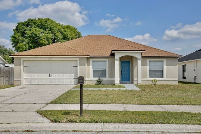 Primary Photo - Beautiful 3/2 Spacious Home with a covered...