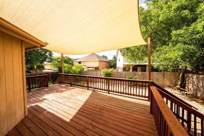 Building Photo - Spacious & Thoughtfully Updated 4-Bedroom ...