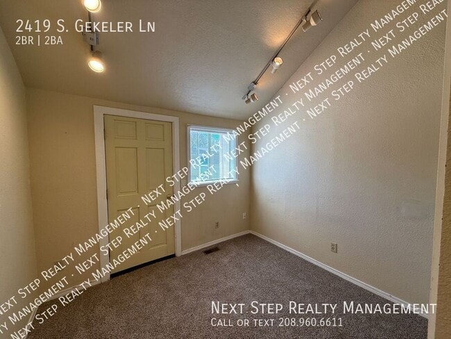 Building Photo - 2419 S Gekeler Ln