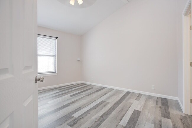 Building Photo - 608 E Eufaula St