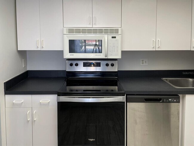 Building Photo - 4900 Brittany Dr S