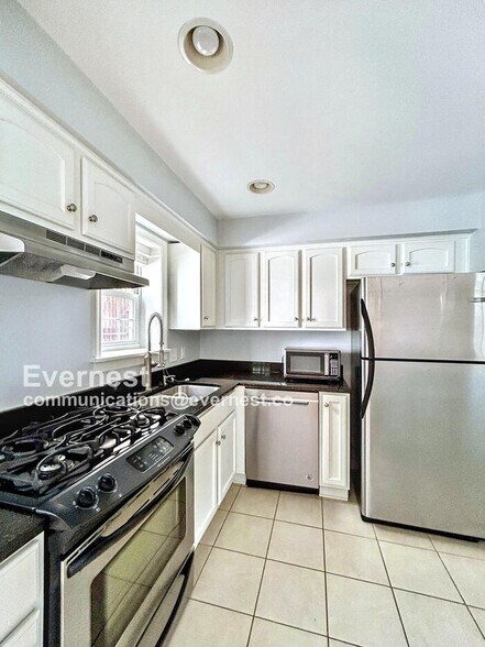 Building Photo - 4520 Grove Ave