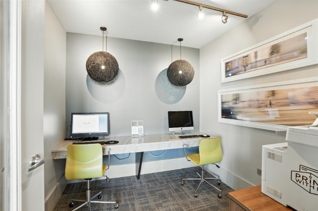 Building Photo - 648 W Wayman St