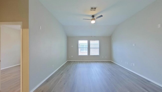 Building Photo - FOR RENT NOW