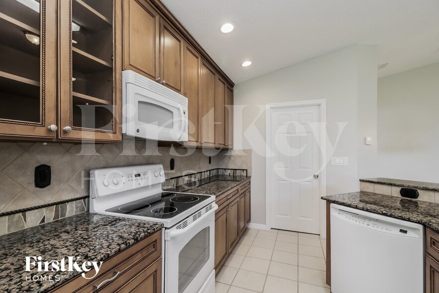 Building Photo - 211 Oak Branch Dr