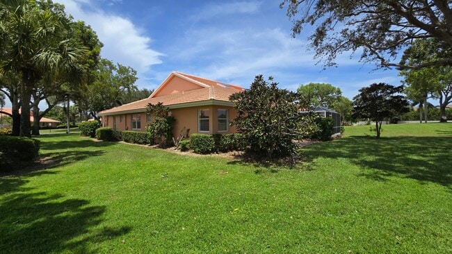 Building Photo - 5622 Royal Lake Cir