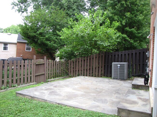 Building Photo - Beautifully updated brick end-unit townhou...