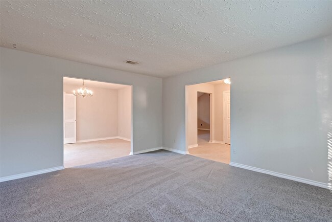 Building Photo - 22610 Deville Dr