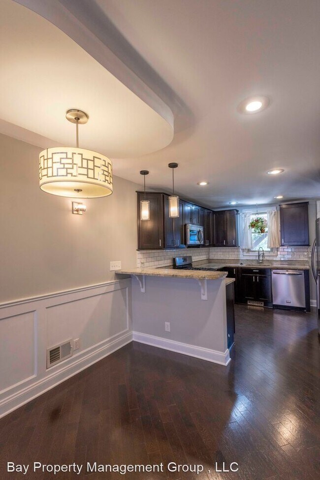 Building Photo - 2 br, 3 bath House - 33 S Curley St