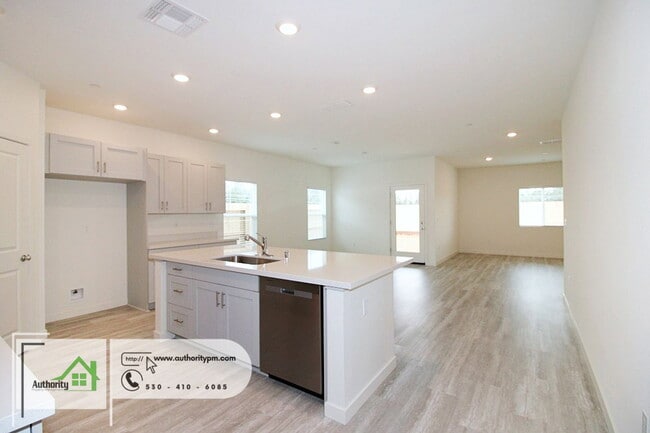Building Photo - 2843 Hopkins Ave