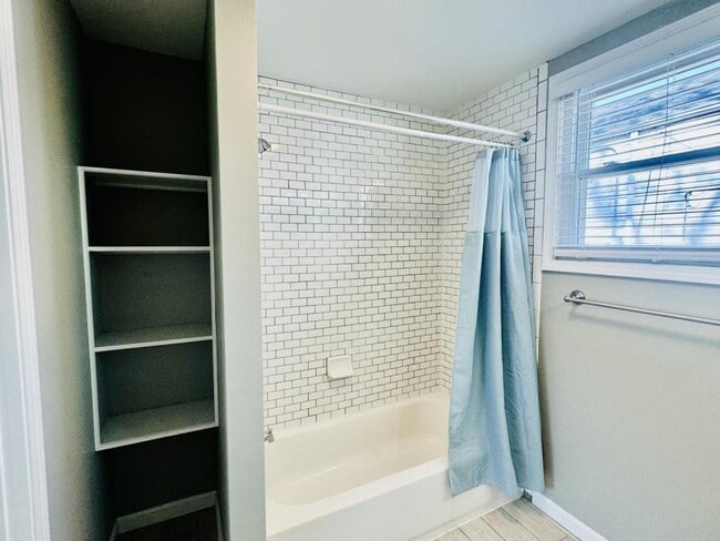 Building Photo - 520 Wainwright Ave