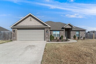 Building Photo - Spacious 4-Bedroom Home with Open Layout & Fenced Backyard in Pea Ridge