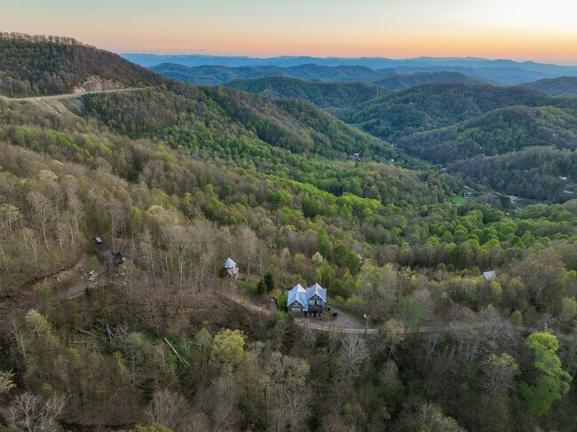 Building Photo - 140 Mystic Ridge Dr