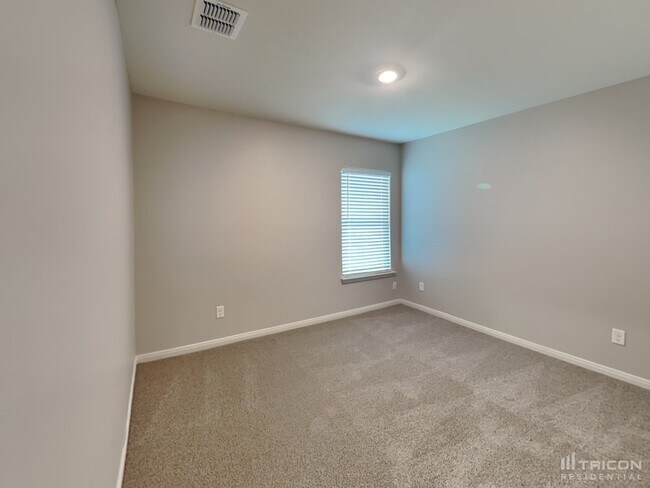 Building Photo - 715 Wonderland Trail
