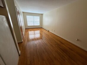 Building Photo - Beautifully-Maintained 1-Bedroom & Centrally Located to Everything You Need!