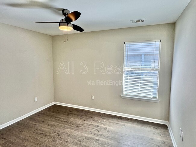 Building Photo - 436 Park Lake Dr