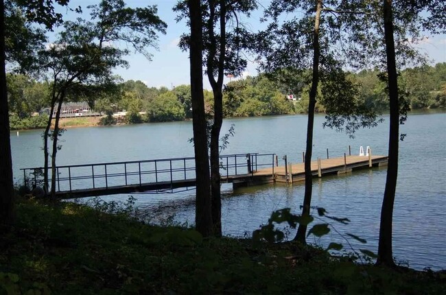 Lake Hartwell courtesy dock - 1209 Northlake Dr