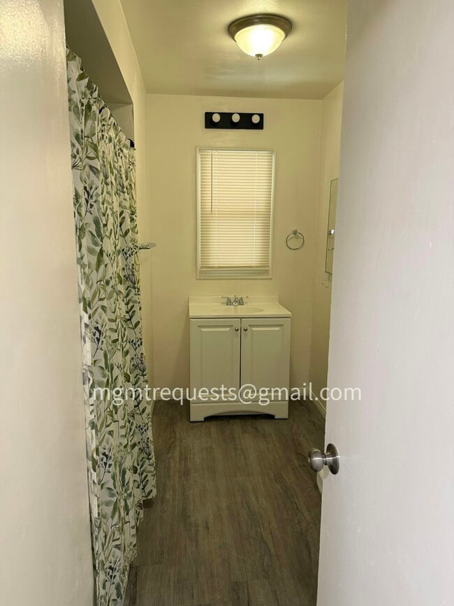 Building Photo - 4228 Tenth St, Unit 4228