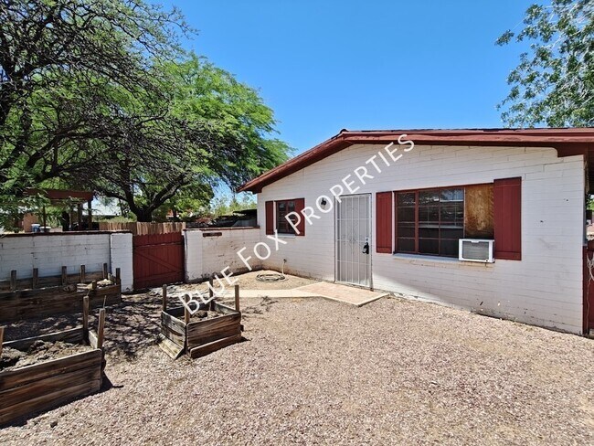 Building Photo - 1224 N Camilla Blvd